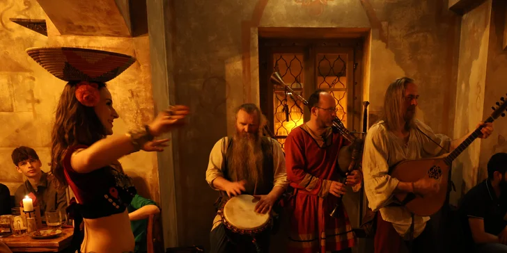 Sobotní středověká show, čtyřchodové menu s neomezená konzumace nápojů pro 1 až 4 osoby