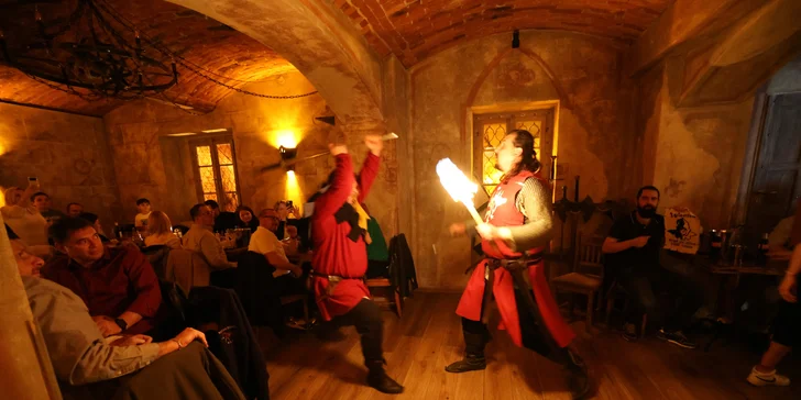 Sobotní středověká show, čtyřchodové menu s neomezená konzumace nápojů pro 1 až 4 osoby