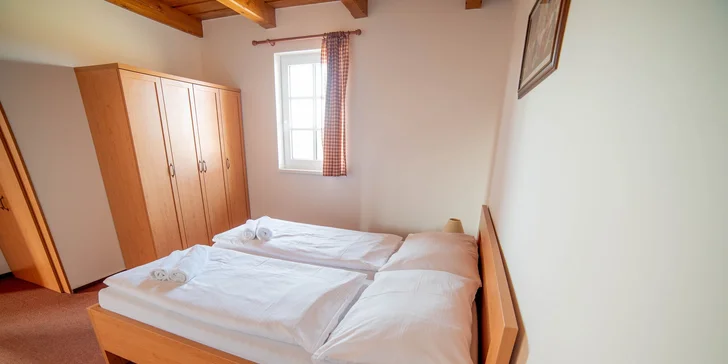 Relax v srdci Slovácka: sleva na wellness a sporty, bydlení v penzionu, sudu, vinařské búdě či stodole pro 12 lidí