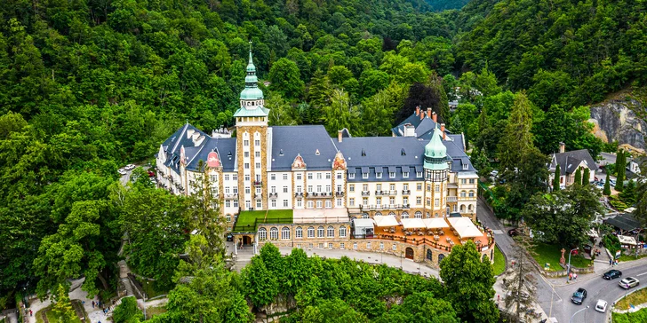 Luxusní pobyt na zámku: neomezený wellness, snídaně i polopenze, kousek od Miškovce