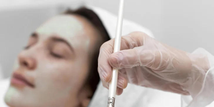 Přístrojové anti-age ošetření, intenzivní výživa, detox procedury pro různé typy pleti