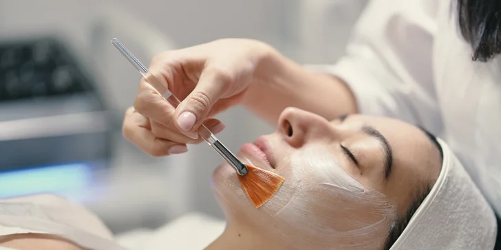 Přístrojové anti-age ošetření, intenzivní výživa, detox procedury pro různé typy pleti