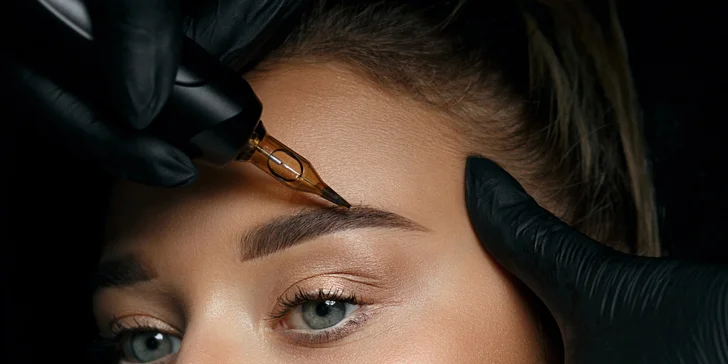 Obočí bez starostí: Permanentní make-up obočí pudrovou metodou