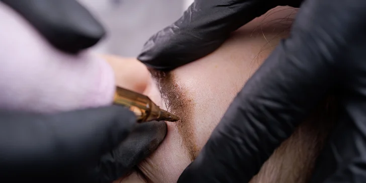 Obočí bez starostí: Permanentní make-up obočí pudrovou metodou