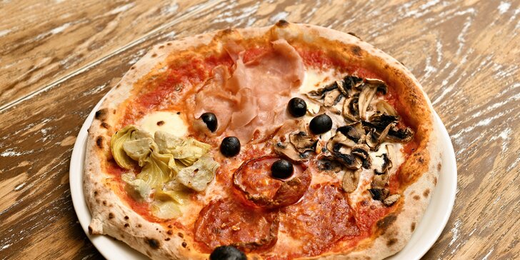 Jedna nebo dvě pizzy o průměru 32 cm podle výběru z 18 druhů, bez nutnosti rezervace