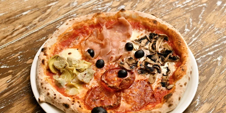 Jedna nebo dvě pizzy o průměru 32 cm podle výběru z 18 druhů, bez nutnosti rezervace
