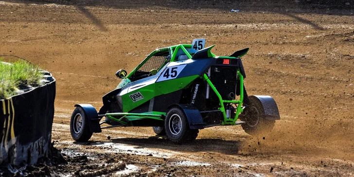 Jízda v závodní buggy na profesionálním okruhu pro jednotlivce i dvojice