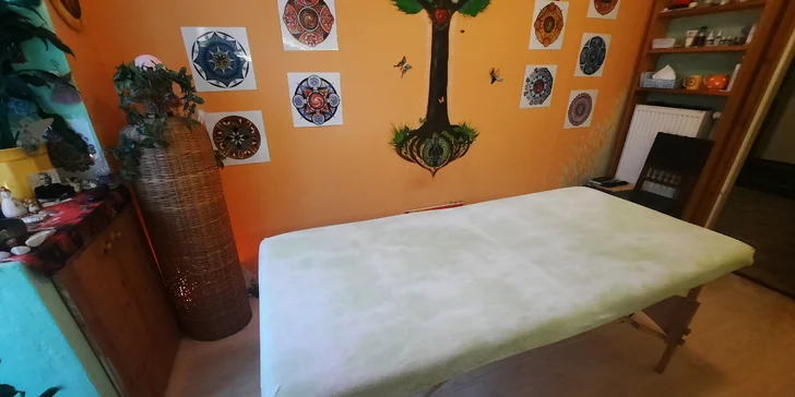 Masáž dle výběru: reflexní masáž nohou s klasickou, infrasauna a lymfodrenáž nebo masáž celého těla