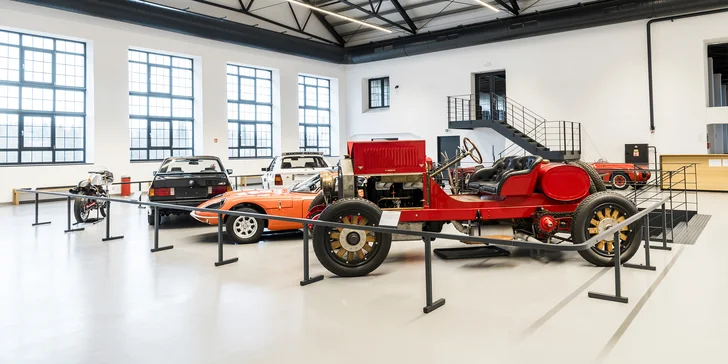 Ve znamení rychlosti: vstupné do Automoto Musea Lučany pro dospělého