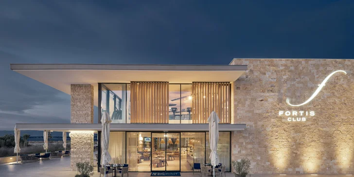 Luxusní 5* family resort u Zadaru: vlastní pláž a bazény, 2 děti zdarma, plná či polopenze, wellness i úžasný dětský svět