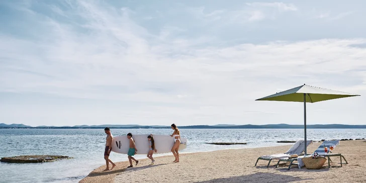 Luxusní 5* family resort u Zadaru: vlastní pláž a bazény, 2 děti zdarma, plná či polopenze, wellness i úžasný dětský svět