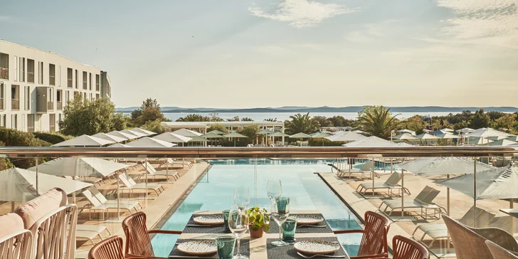 Luxusní 5* family resort u Zadaru: vlastní pláž a bazény, 2 děti zdarma, plná či polopenze, wellness i úžasný dětský svět