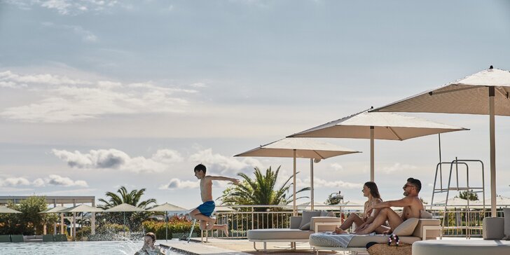 Luxusní 5* family resort u Zadaru: vlastní pláž a bazény, 2 děti zdarma, plná či polopenze, wellness i úžasný dětský svět