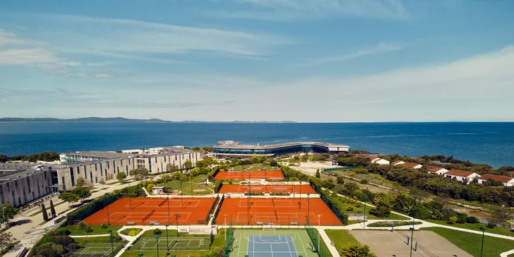 Luxusní 5* family resort u Zadaru: vlastní pláž a bazény, 2 děti zdarma, plná či polopenze, wellness i úžasný dětský svět