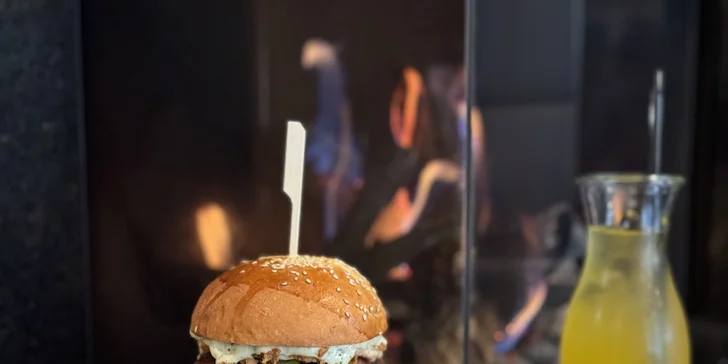 Burger podle výběru ze dvou druhů, hranolky, dip a limonáda pro 1 osobu