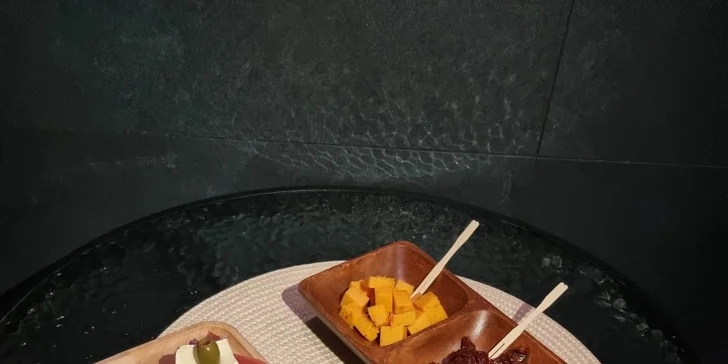 Privátní wellness pro 2 osoby: 120 minut, finská sauna a vířivka i varianty se sektem