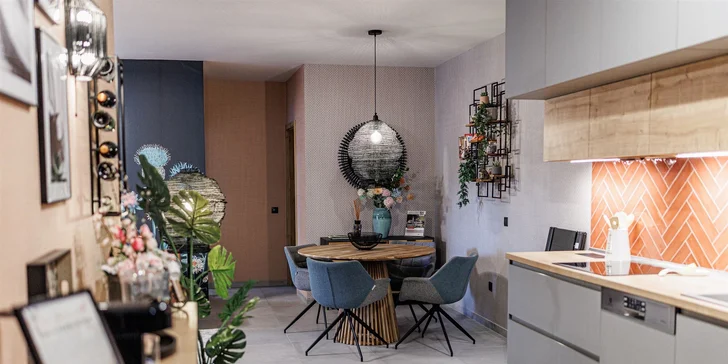 Luxusní apartmány či penthouse v srdci Miskolce: vlastní vířivka na terase i vstup do jeskynních lázní