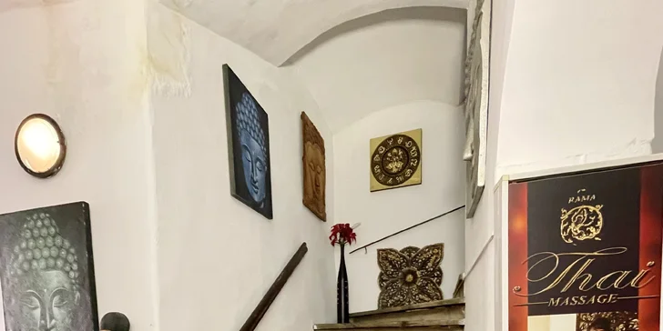 Párové hýčkání: partnerská masáž, vířivka i sauna a sklenka sektu