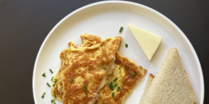 Snídaně a horký nápoj: palačinky, omeleta i losos pro 1-2 os. kousek od Petřína