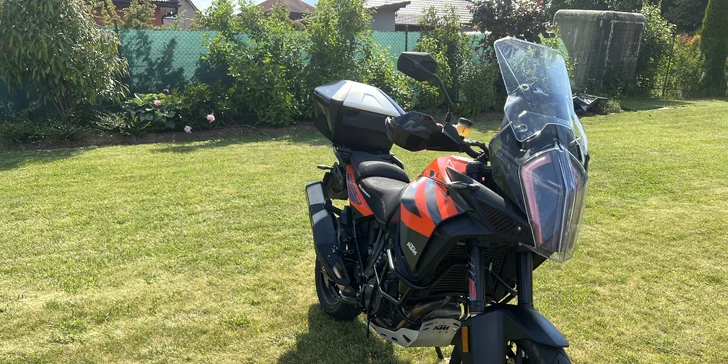 Půjčení terénní a silniční motorky KTM na den, víkend nebo i na celý týden