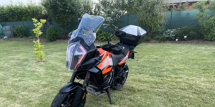 Půjčení terénní a silniční motorky KTM na den, víkend nebo i na celý týden