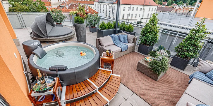 Luxusní apartmány či penthouse v srdci Miskolce: vlastní vířivka na terase i vstup do jeskynních lázní