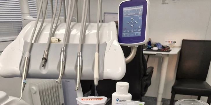 Kompletní dentální hygiena pro dospělé: odstranění kamene, fluoridace i pískování