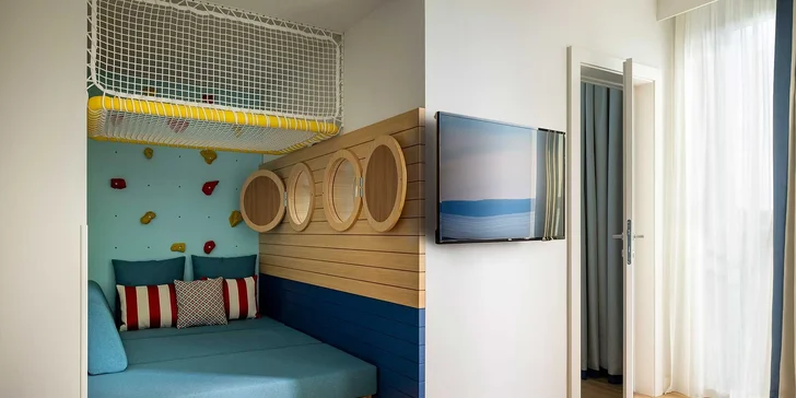 Luxusní 5* family resort u Zadaru: vlastní pláž a bazény, 2 děti zdarma, plná či polopenze, wellness i úžasný dětský svět