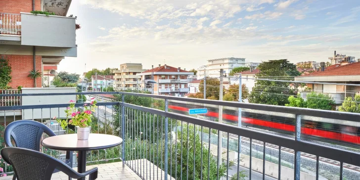 Pobyt v Rimini: snídaně, bazén, písečná pláž 10 minut pěšky od hotelu, first minute sleva