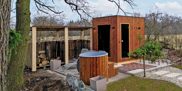 Pobyt ve vybavené wellness chatě s finskou saunou pro 2 osoby