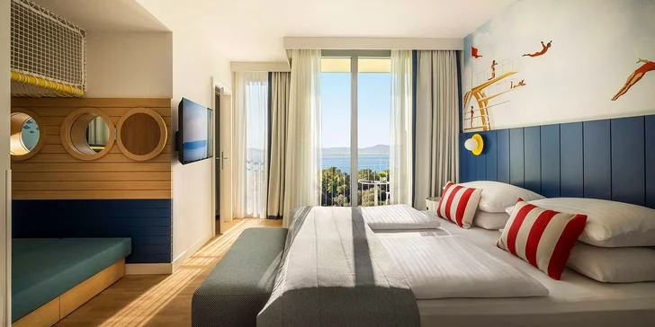 Luxusní 5* family resort u Zadaru: vlastní pláž a bazény, 2 děti zdarma, plná či polopenze, wellness i úžasný dětský svět