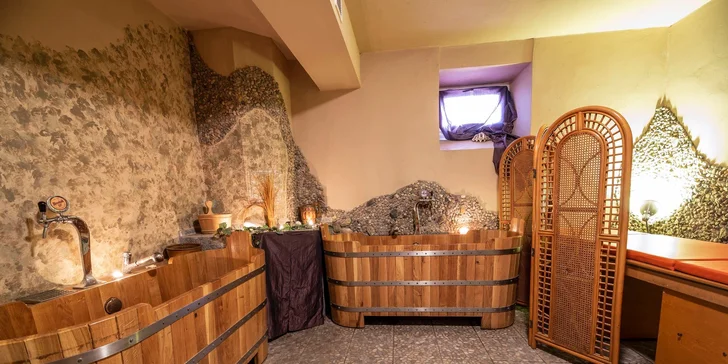 Privátní wellness: finská sauna s lahví prosecca nebo pivní či vinná lázeň