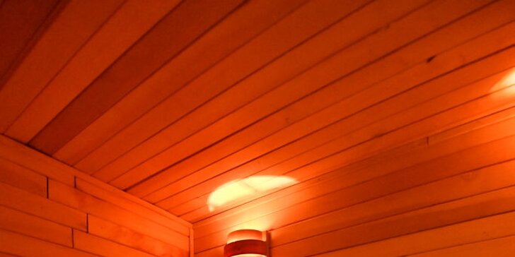 Privátní wellness: finská sauna s lahví prosecca nebo pivní či vinná lázeň
