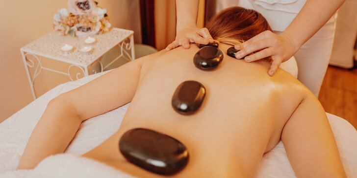 30-60 minut relaxu: masáž horkými lávovými kameny
