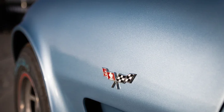 Jízda ve veteránské klasice Chevrolet Corvette V8 1979: na výběr 20, 40 či 50 minut řízení nebo spolujízdy