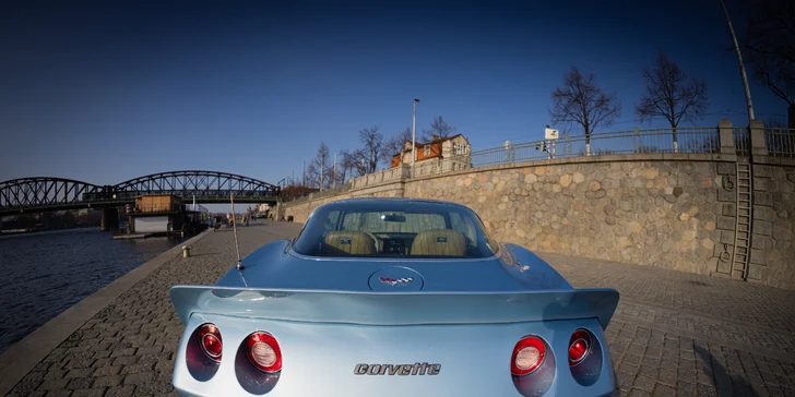 Jízda ve veteránské klasice Chevrolet Corvette V8 1979: na výběr 20, 40 či 50 minut řízení nebo spolujízdy
