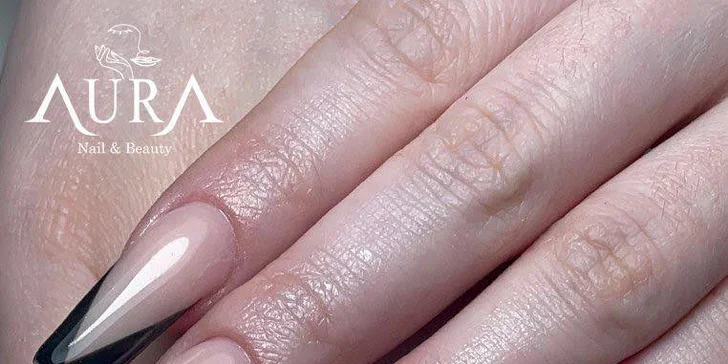 Manikúra a pedikúra vč. masáže: lakování, P-Shine nebo Shellac