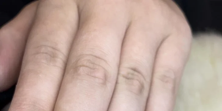 Manikúra a pedikúra vč. masáže: lakování, P-Shine nebo Shellac