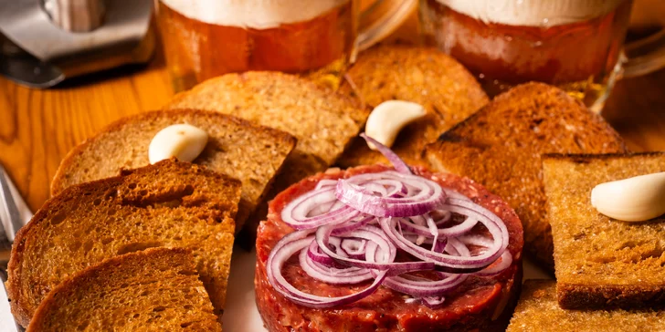 Tatarák s topinkami a pivem hned u výstaviště, dejte si 250 nebo 500 g