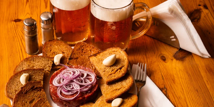Tatarák s topinkami a pivem hned u výstaviště, dejte si 250 nebo 500 g