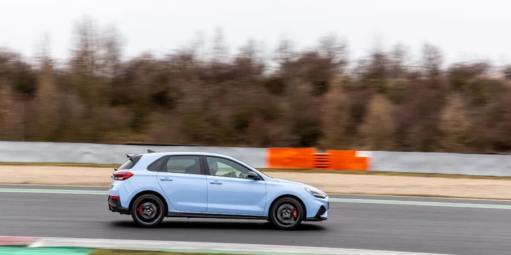 Jízda v Hyundai i30 N na hradeckém polygonu: 1–8 brutálně rychlých kol