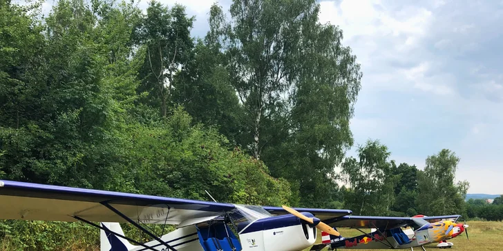 Pilotem sportovního letounu na zkoušku: pozemní příprava i let na 20–60 min.