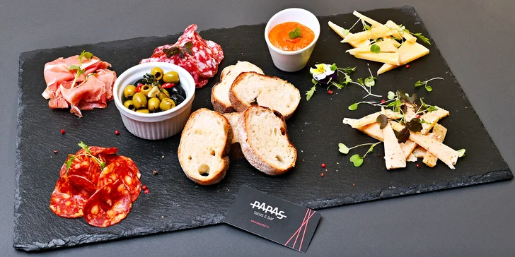 Španělská večeře pro dva: výběr předkrmů, paella Valenciana či s mořskými plody a víno