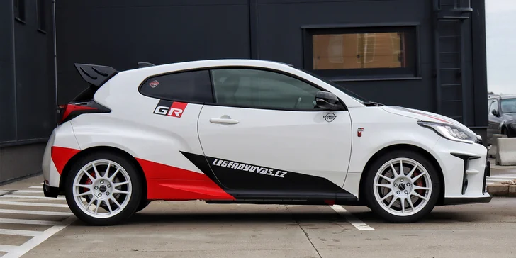 1–4 kola na okruhu v Mostě či Brně jako řidič nebo spolujezdec v Toyotě GR Yaris