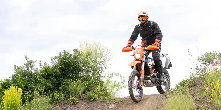 Půjčení terénní a silniční motorky KTM na den, víkend nebo i na celý týden