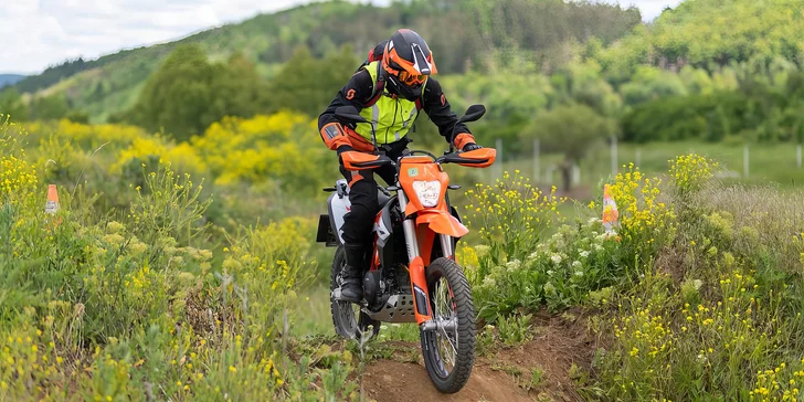 Půjčení terénní a silniční motorky KTM na den, víkend nebo i na celý týden