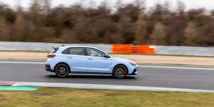 1–8 kol na závodním okruhu v Sosnové jako řidič či spolujezdec ve sportovním voze Hyundai i30 N