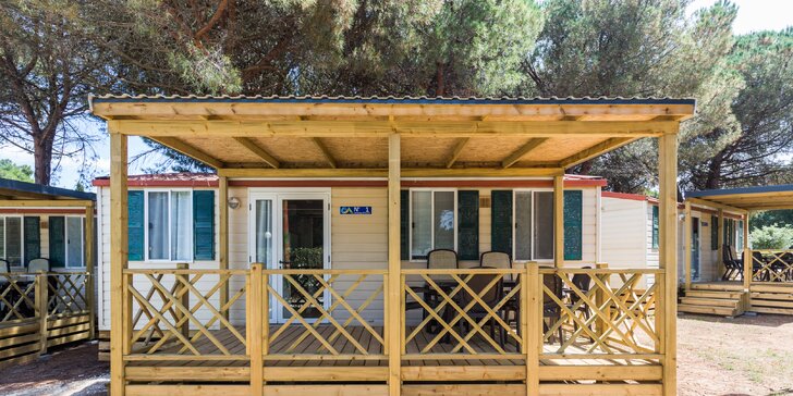 Vybavené mobilní domky v Pule 300 m od pláže: až pro 6 osob