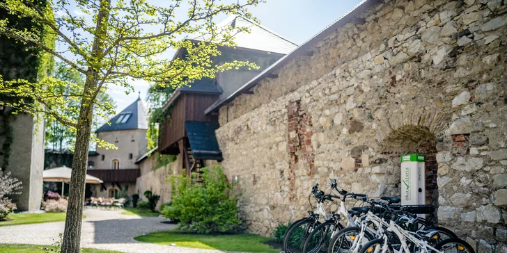 Zámecký hotel v Rakousku: snídaně, termální lázně a karta na atrakce se slevou