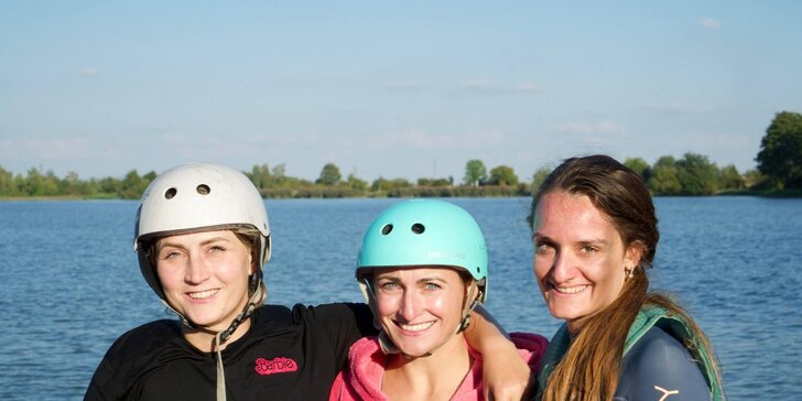 Parádní jízda po vodní hladině: wakeboarding na 1 hodinu i vč. vybavení a trenéra, 1 nebo až 4 osoby